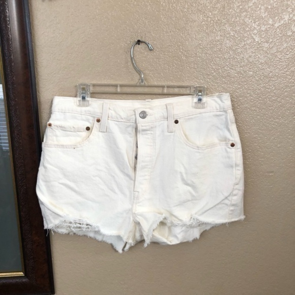 Levi’s Butterfly Button Shorts Size 31
